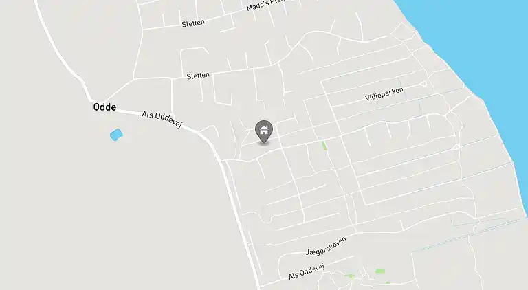 Idyllisk sommerhus midt i naturen på naturgrund