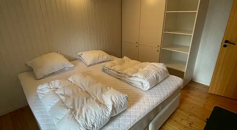 Sommerhus til 2 familier ved vand og boldbaner