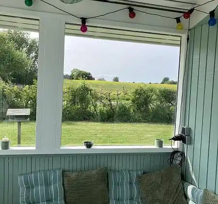  Neu renoviertes Haus mit 2 Bädern naturnah