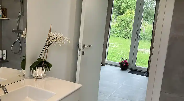  Neu renoviertes Haus mit 2 Bädern naturnah