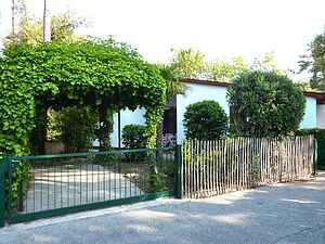 Nice villa with a fenced garden