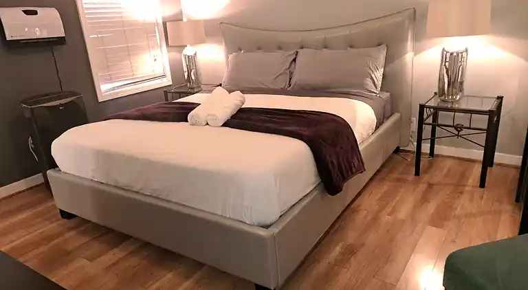 Amazing 3 bedrooms with 3  bedroom apt in the center of