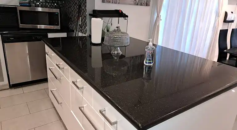 Amazing 3 bedrooms with 3  bedroom apt in the center of