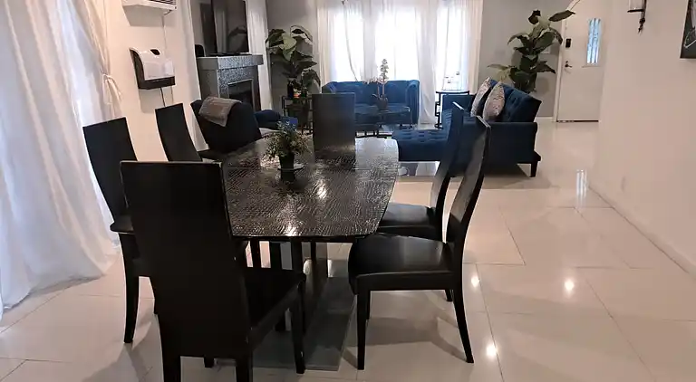 Amazing 3 bedrooms with 3  bedroom apt in the center of