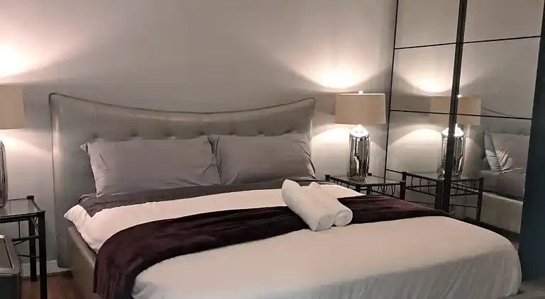 Amazing 3 bedrooms with 3  bedroom apt in the center of