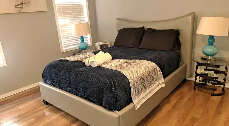 Amazing 3 bedrooms with 3  bedroom apt in the center of