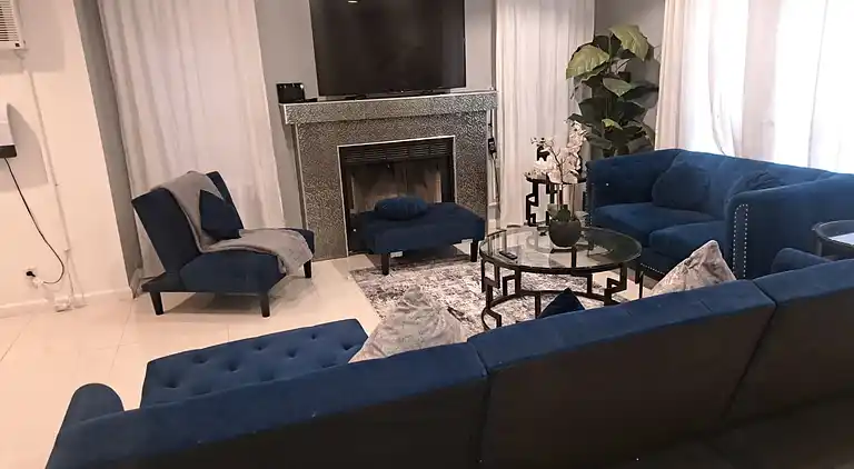 Amazing 3 bedrooms with 3  bedroom apt in the center of