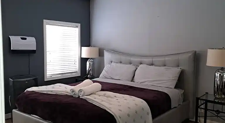 Amazing 3 bedrooms with 3  bedroom apt in the center of