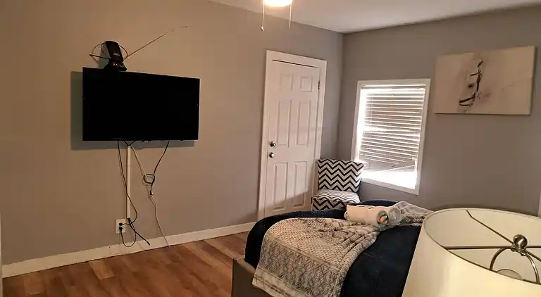 Amazing 3 bedrooms with 3  bedroom apt in the center of