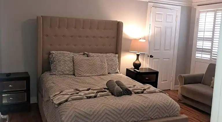 Amazing 3 bedrooms with 3  bedroom apt in the center of