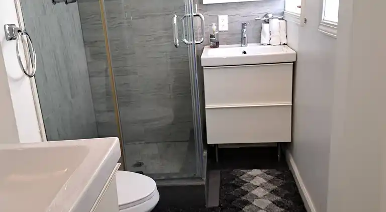 Amazing 3 bedrooms with 3  bedroom apt in the center of