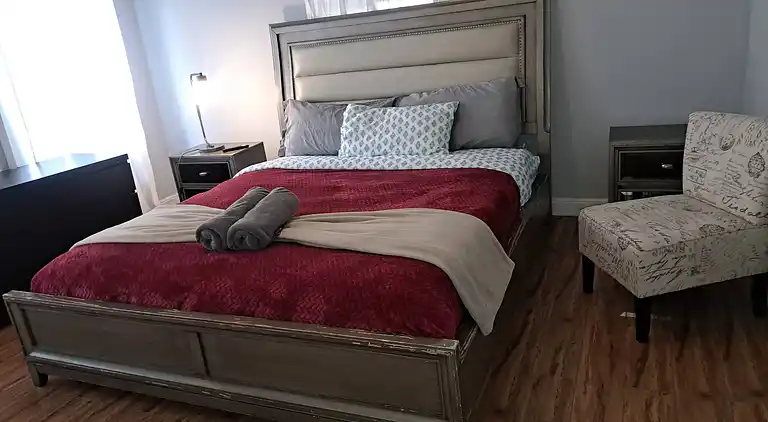 Amazing 3 bedrooms with 3  bedroom apt in the center of