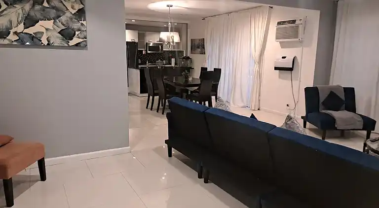 Amazing 3 bedrooms with 3  bedroom apt in the center of
