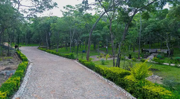 Darwendale Chishongo lodge for one