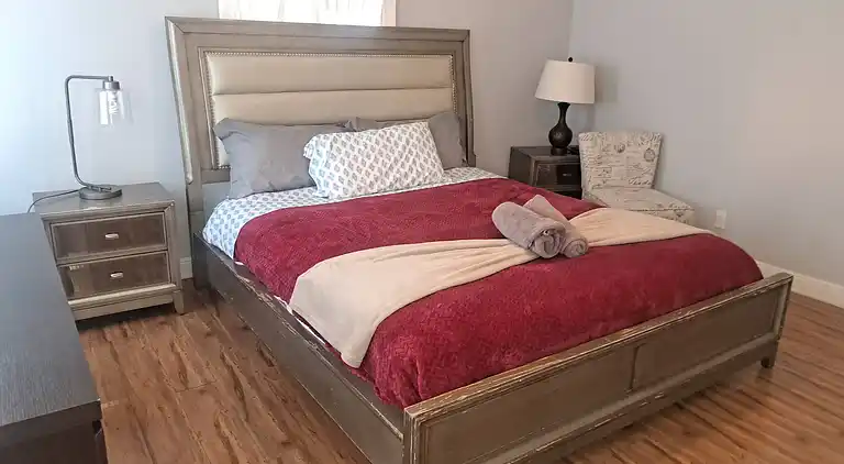 3 bedroom plus 2 baths in Beverly hills