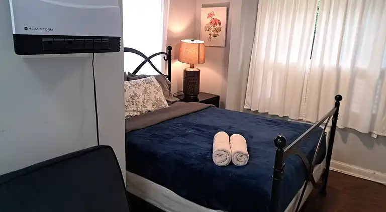 3 bedroom plus 2 baths in Beverly hills