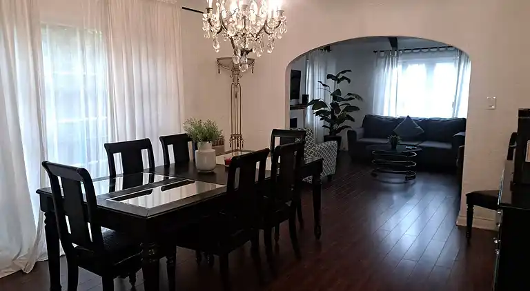 3 bedroom plus 2 baths in Beverly hills