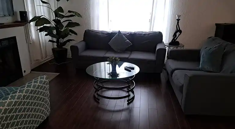 3 bedroom plus 2 baths in Beverly hills
