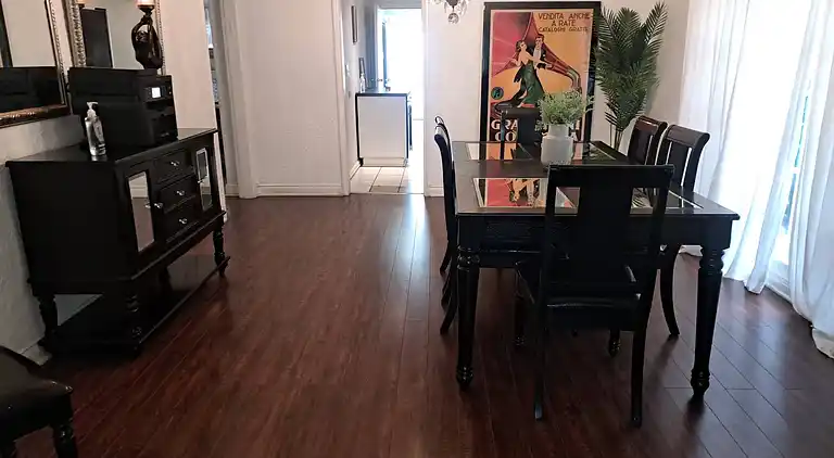 3 bedroom plus 2 baths in Beverly hills