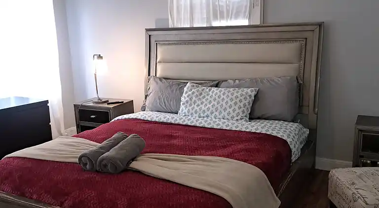 3 bedroom plus 2 baths in Beverly hills