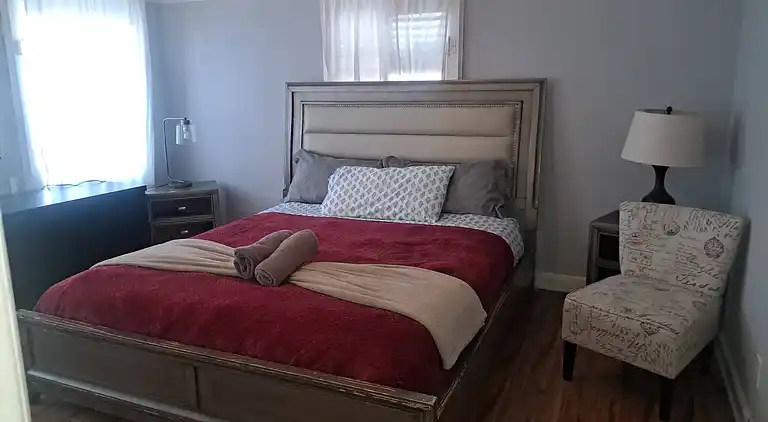 3 bedroom plus 2 baths in Beverly hills