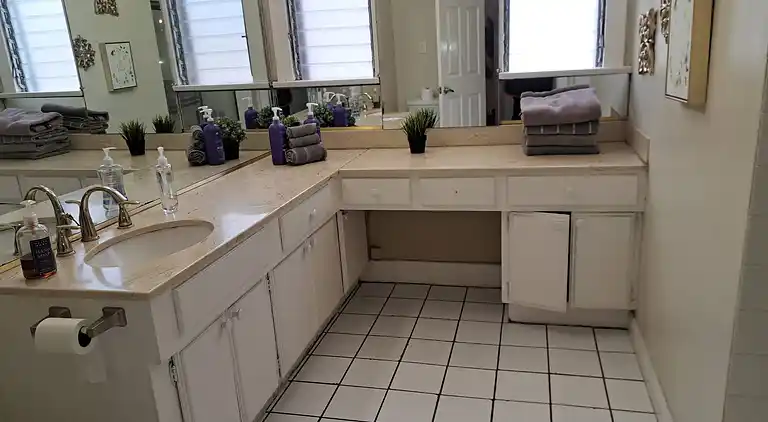3 bedroom plus 2 baths in Beverly hills