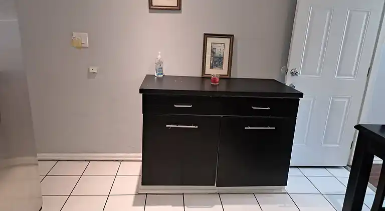 3 bedroom plus 2 baths in Beverly hills