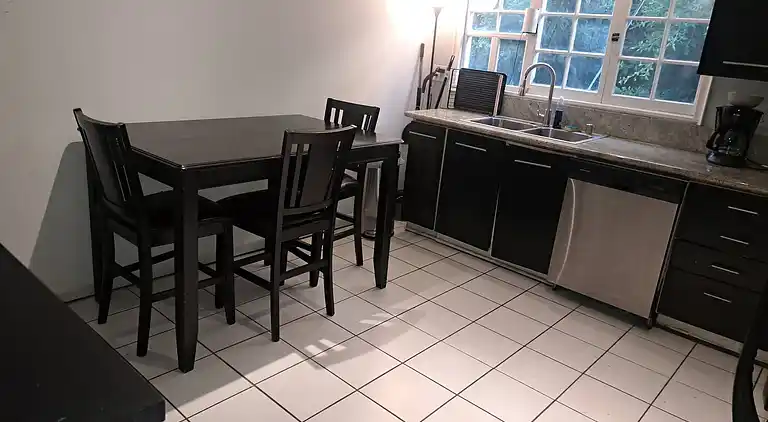 3 bedroom plus 2 baths in Beverly hills
