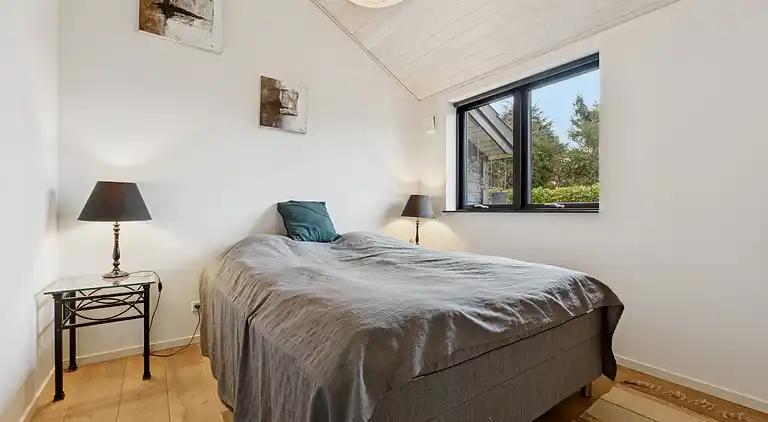 Nyt sommerhus tæt ved sandstrand