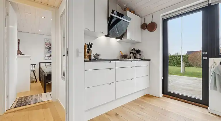 Nyt sommerhus tæt ved sandstrand