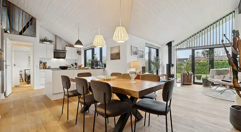 Nyt sommerhus tæt ved sandstrand