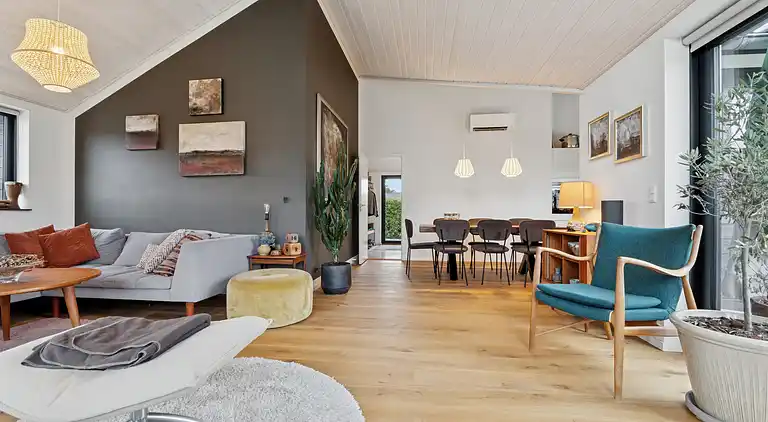 Nyt sommerhus tæt ved sandstrand