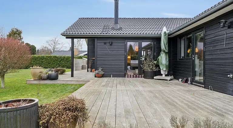 Nyt sommerhus tæt ved sandstrand
