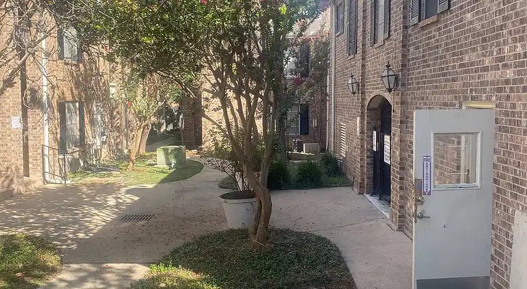 2 bedroom and 2 bathroom Condominium in Medical Center