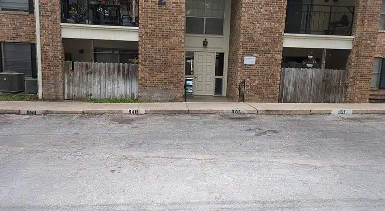 2 bedroom and 2 bathroom Condominium in Medical Center