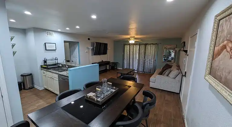 2 bedroom and 2 bathroom Condominium in Medical Center