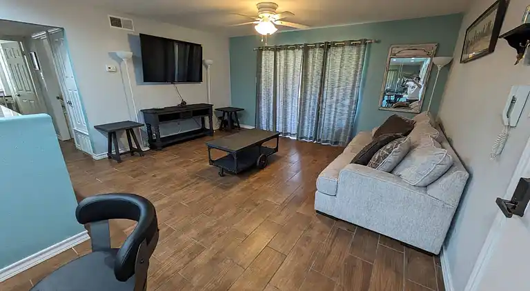 2 bedroom and 2 bathroom Condominium in Medical Center