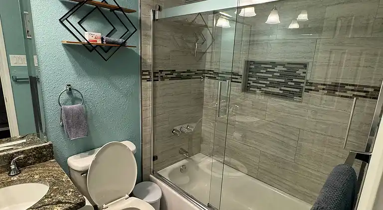 2 bedroom and 2 bathroom Condominium in Medical Center