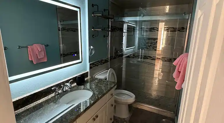 2 bedroom and 2 bathroom Condominium in Medical Center