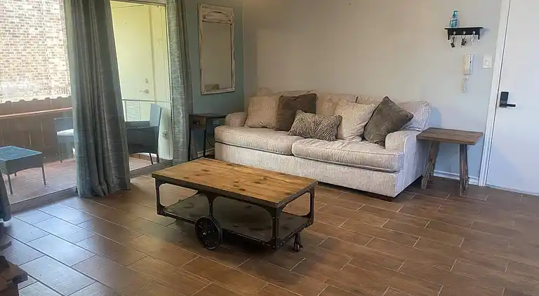 2 bedroom and 2 bathroom Condominium in Medical Center