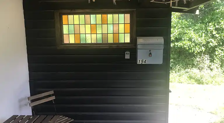 Hyggeligt sommerhus med pool, tæt på strand og by