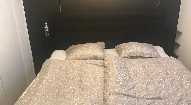 Hyggeligt sommerhus med pool, tæt på strand og by