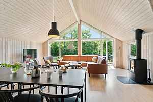 Koselig sommerhus ved Tisvildeleje - pool & spa