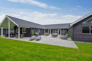 Luxury vacation home with pool & activities