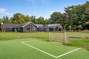 Hyggeligt sommerhus med pool, spa og aktiviteter