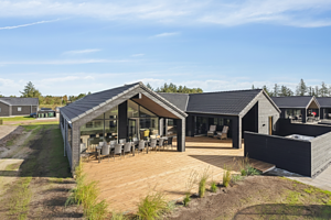 Rømø: Stort feriehus til 16 pers. med pool