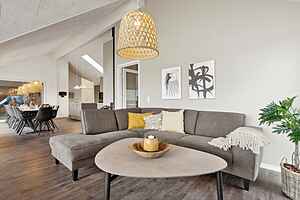 Aktivitetsrigt poolhus tæt på Søndervig