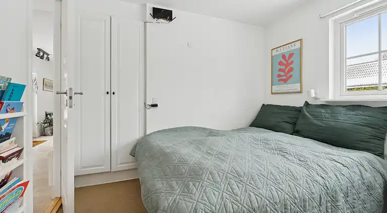 Lys og rummelig sommerhus nær Vejby Strand