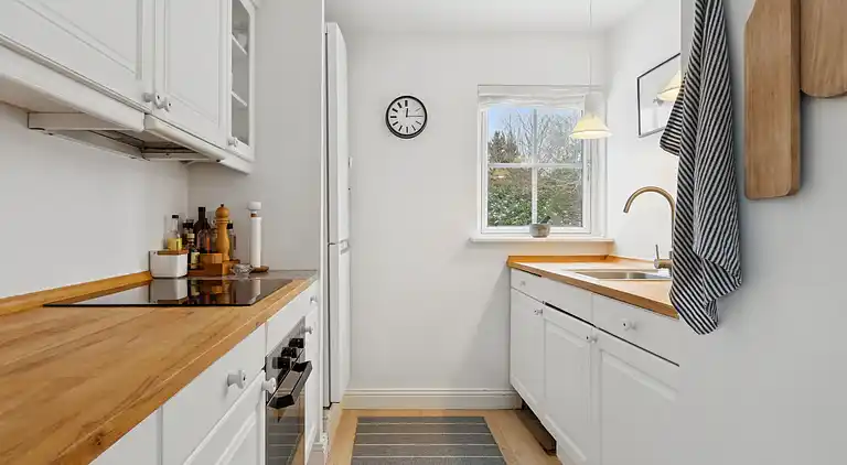 Lys og rummelig sommerhus nær Vejby Strand