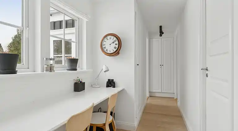 Lys og rummelig sommerhus nær Vejby Strand